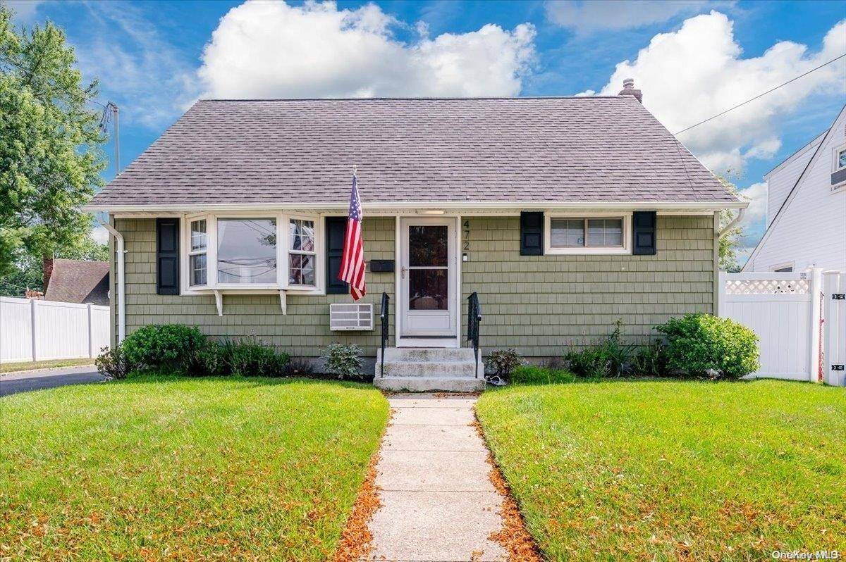 472 Ayers PL, Oceanside, NY 11572