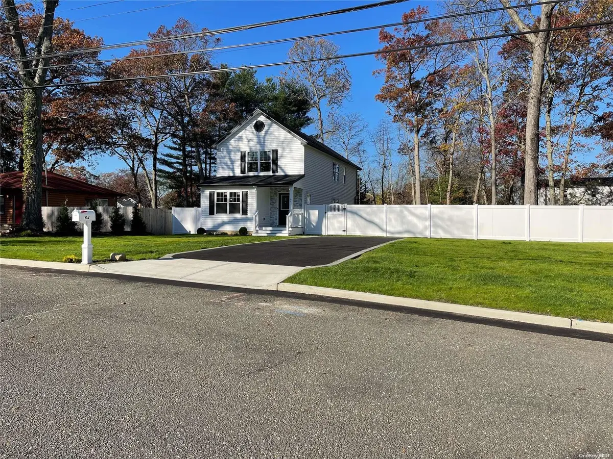 64 Kirk AVE, Ronkonkoma, NY 11779