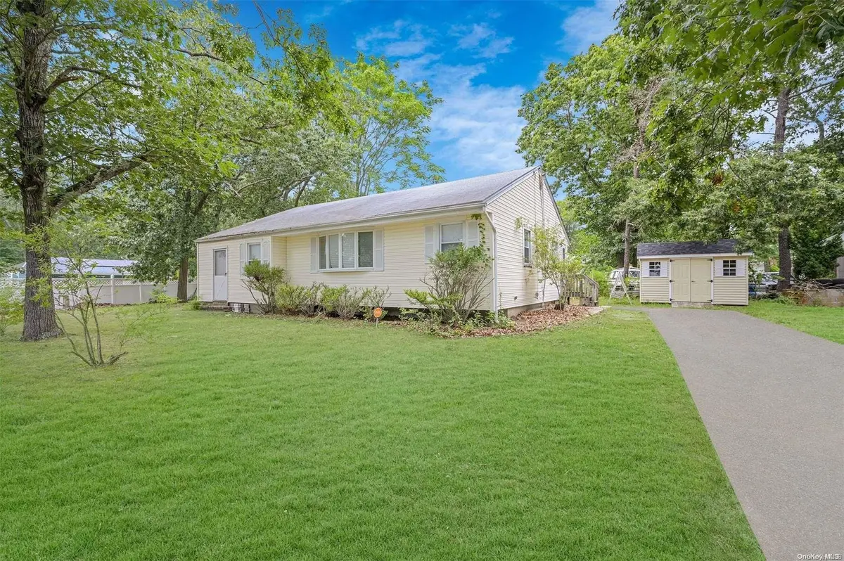 42 J T BLVD, Riverhead, NY 11901