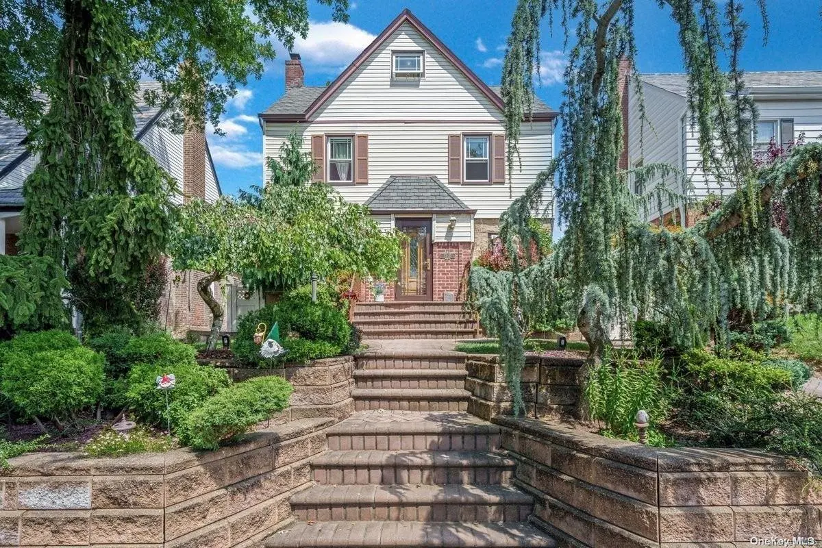 53-35 212th ST, Bayside, NY 11364