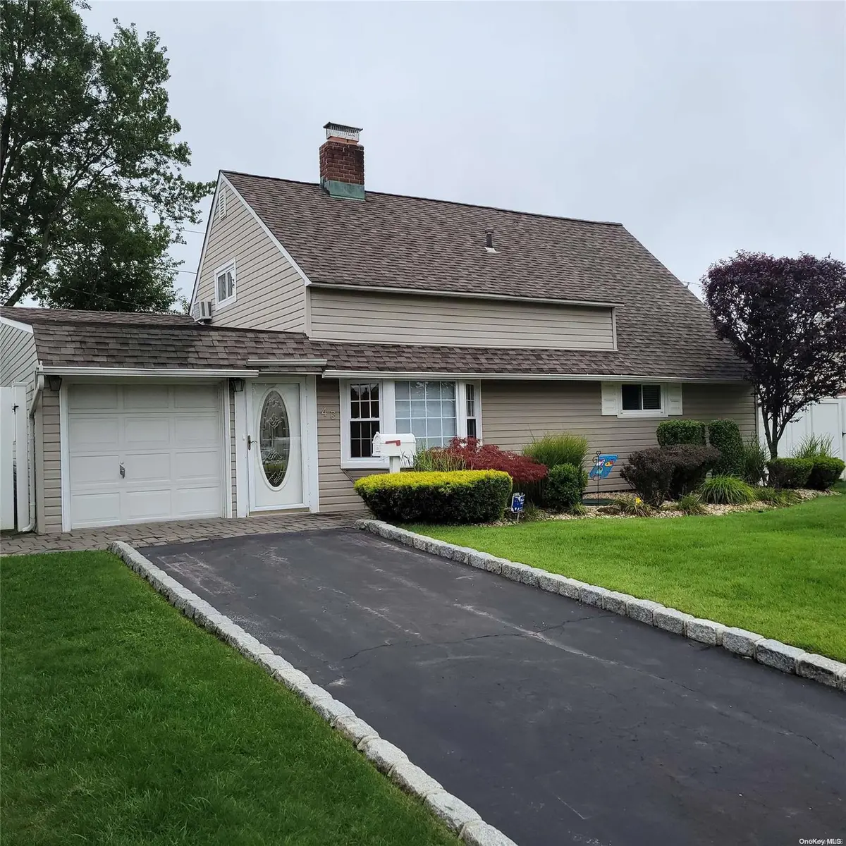 43 Wheelbarrow LN, Wantagh, NY 11793