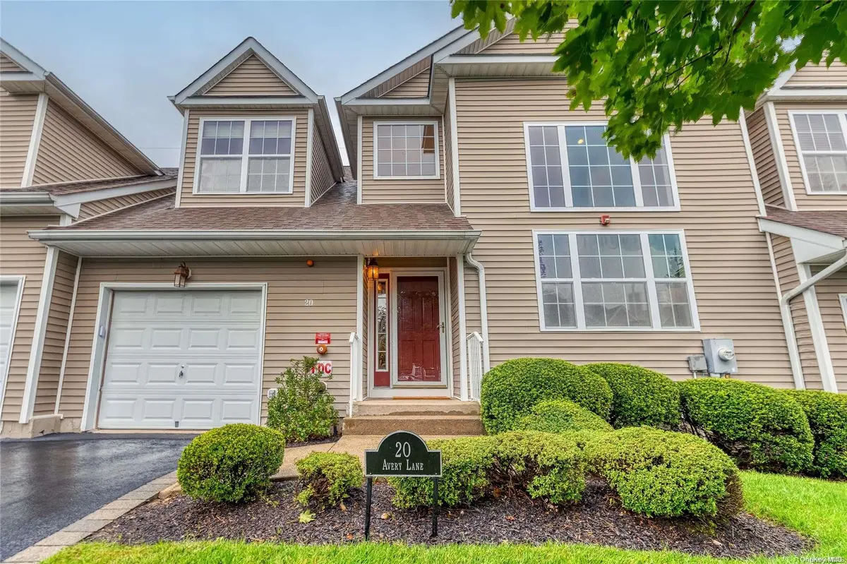 20 Avery Lane #20, Miller Place, NY 11764