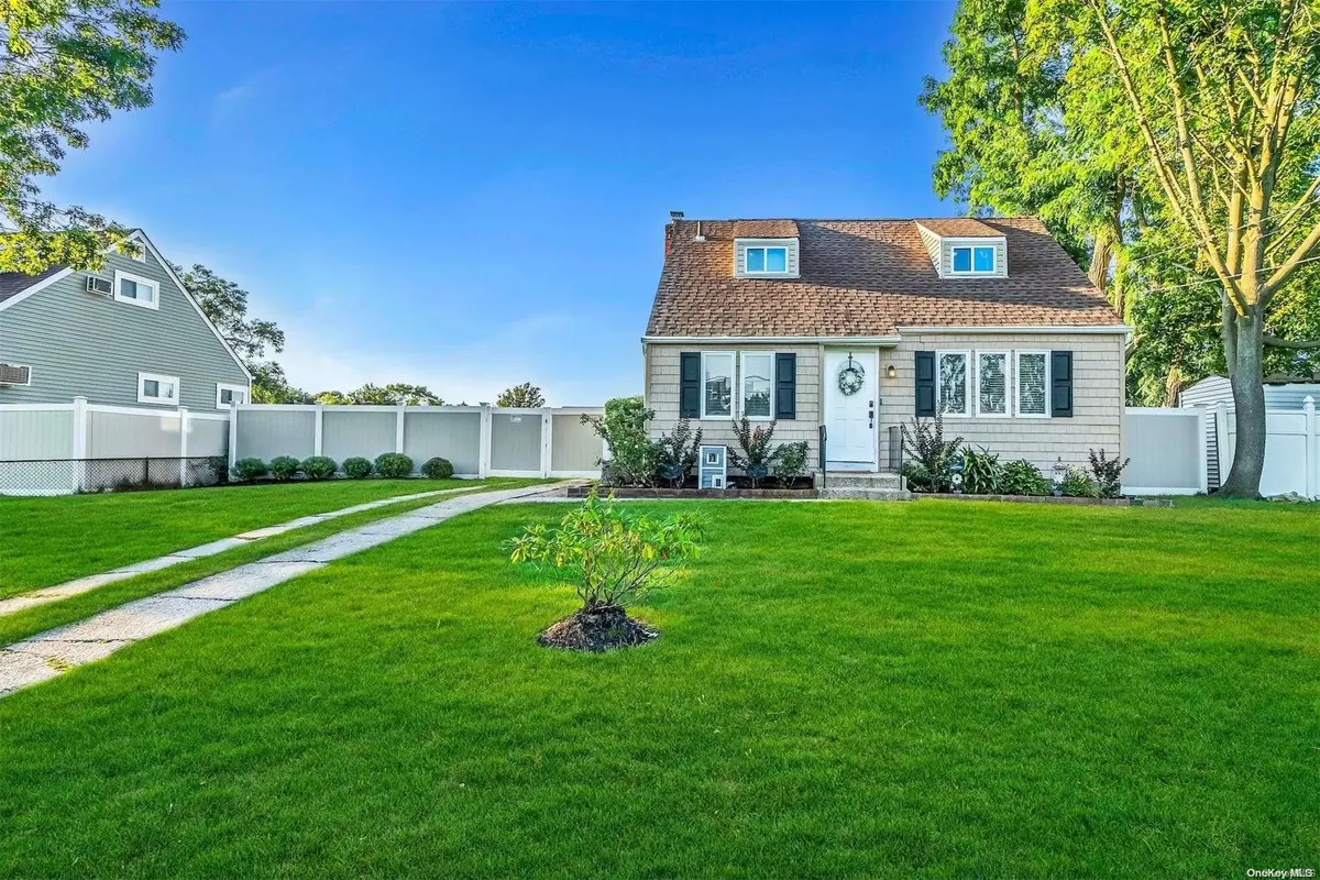 45 Satinwood ST, Central Islip, NY 11722
