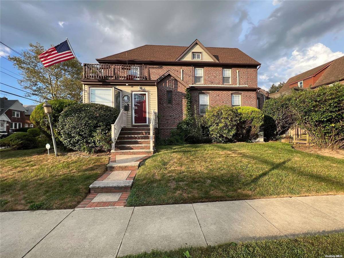161 Bixley Heath, Lynbrook, NY 11563