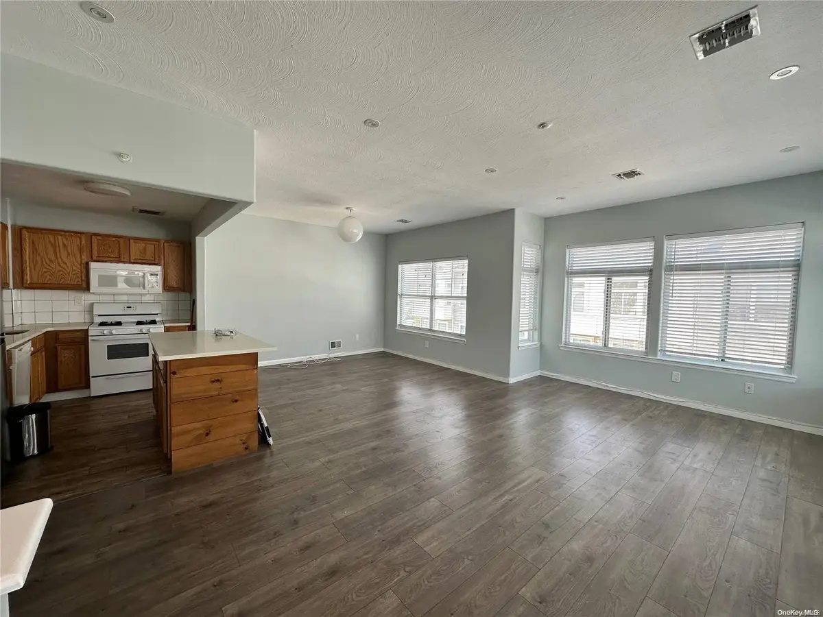 205 Aquatic PL #B, Arverne, NY 11692