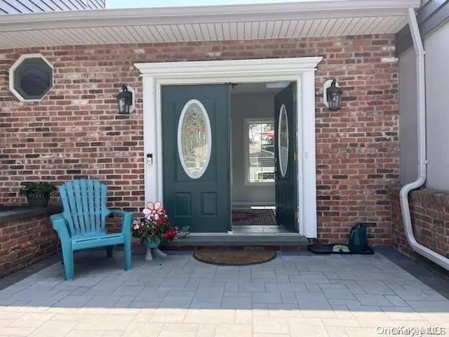 42 Petty LN, Medford, NY 11763