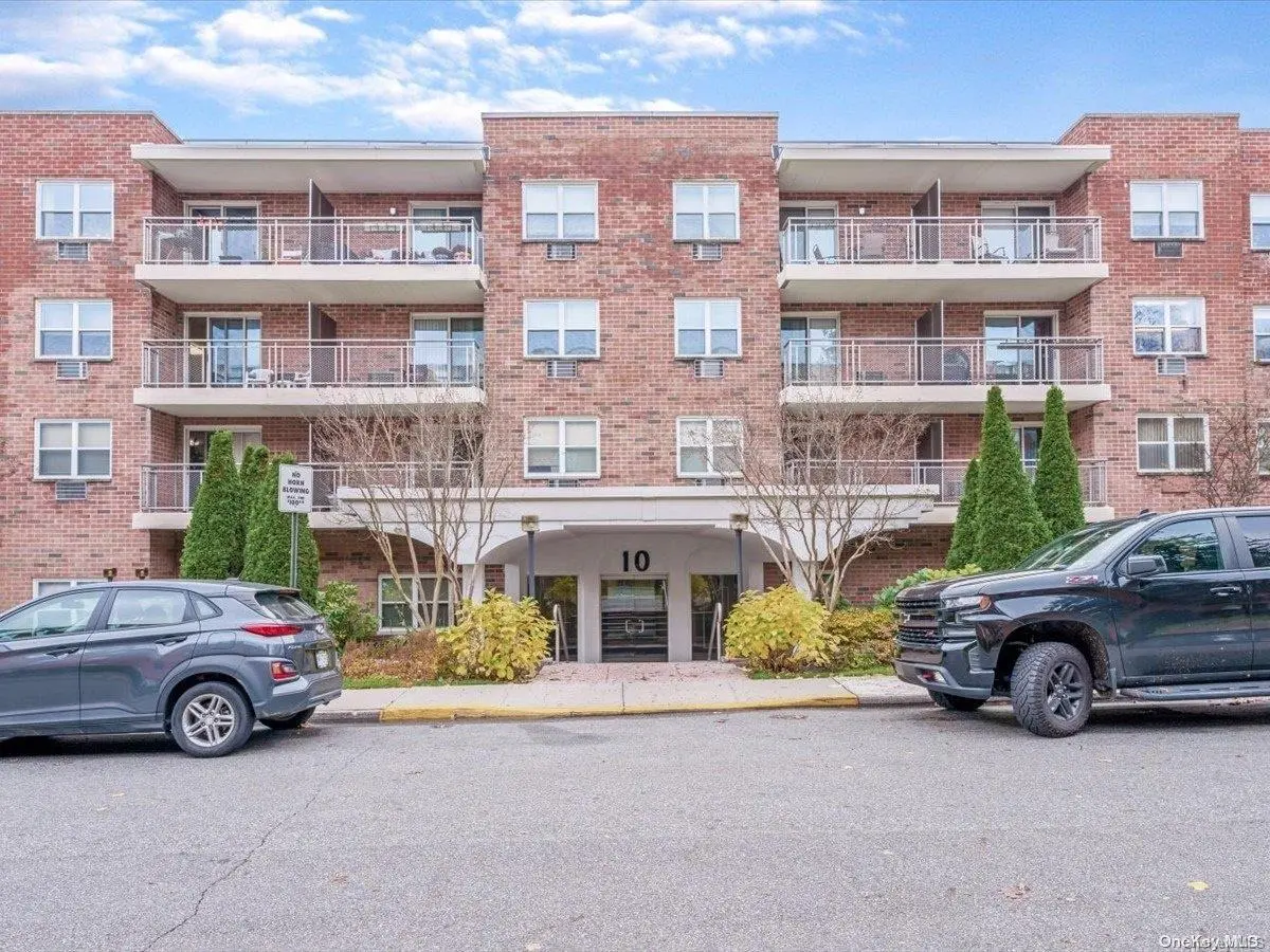10 Ipswich AVE #3f, Great Neck, NY 11021
