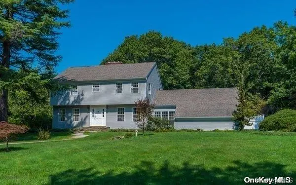 15 Bobs LN, Setauket, NY 11733