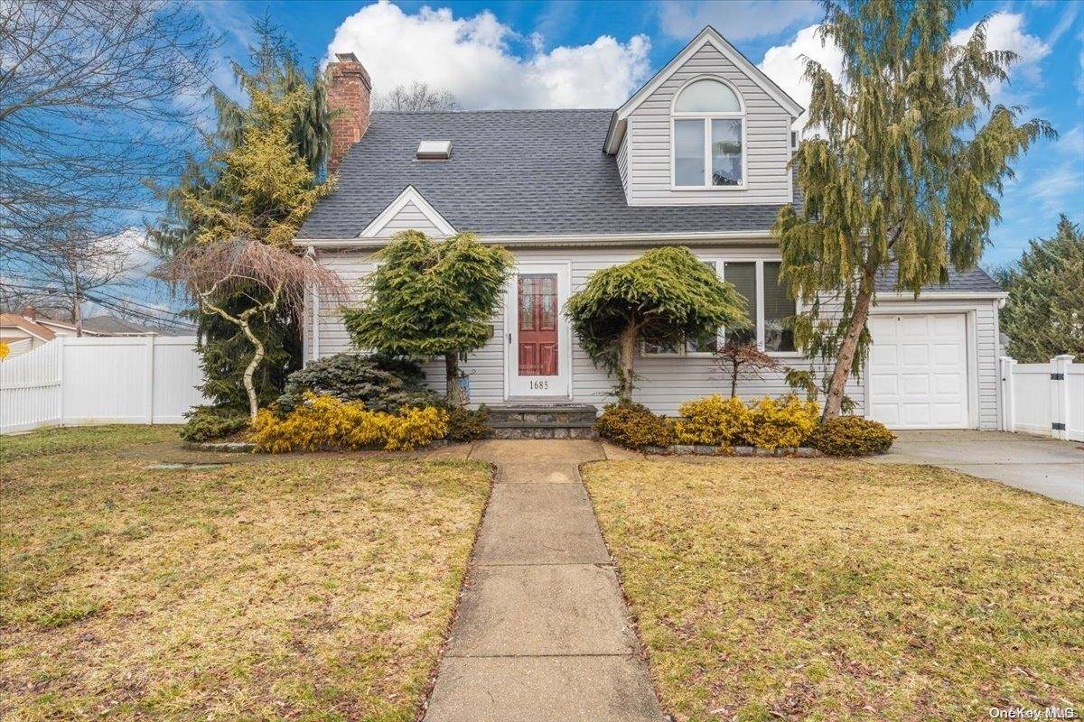 1685 Elsie AVE, Merrick, NY 11566