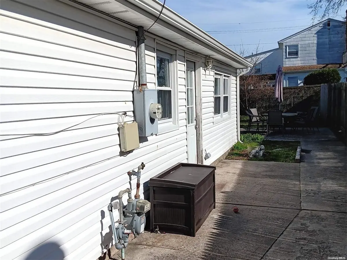 79 Radcliffe RD #2, Island Park, NY 11558