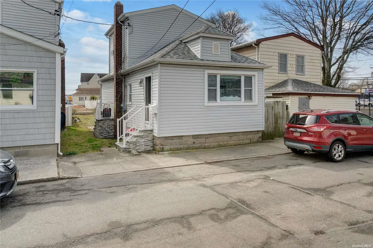 14 E 9th RD, Broad Channel, NY 11693