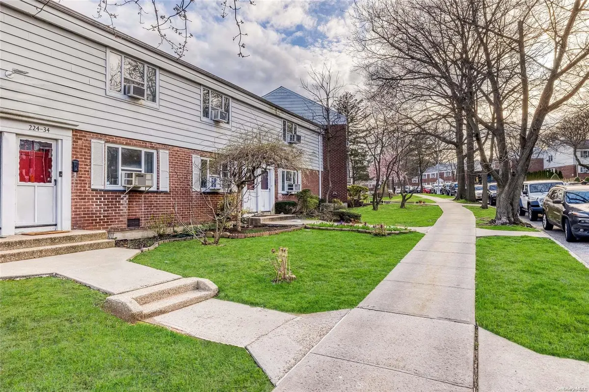 224-34 Manor RD #224-34, Queens Village, NY 11427