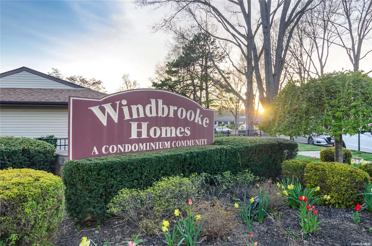 162 Feller DR #162, Central Islip, NY 11722