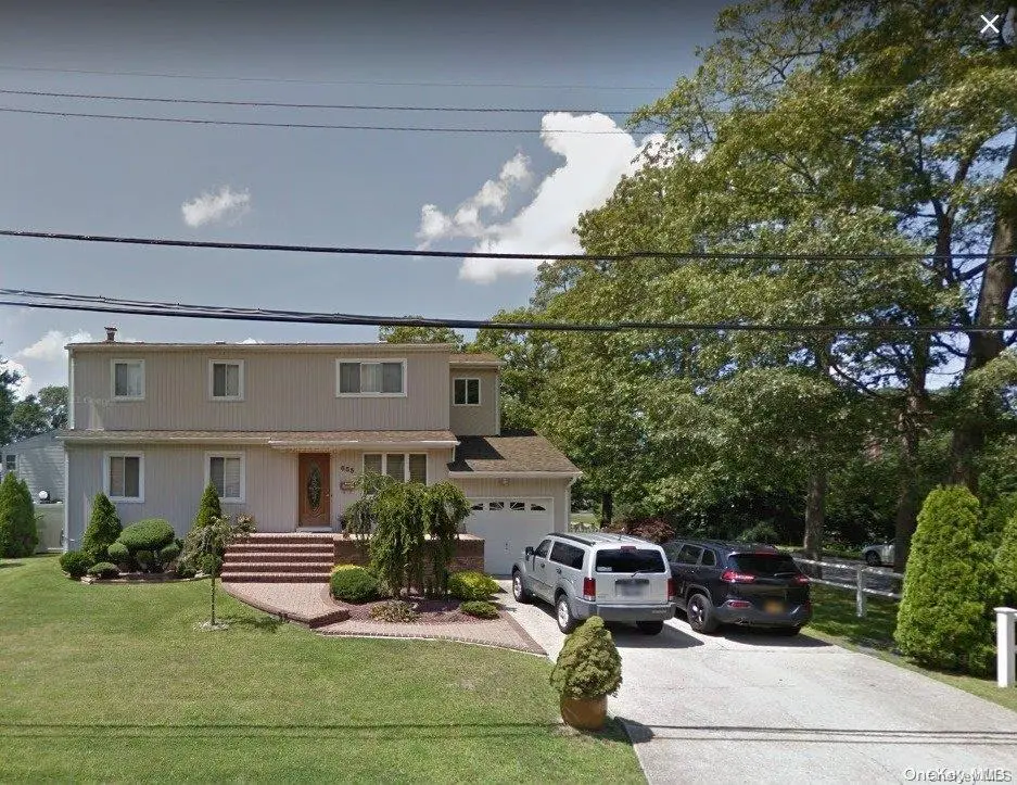 655 Myrtle AVE, West Islip, NY 11795