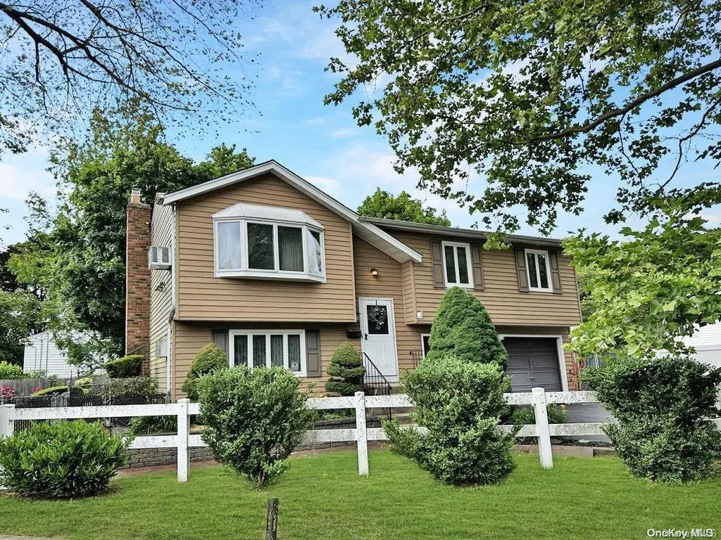 1A Lori CT, Northport, NY 11768