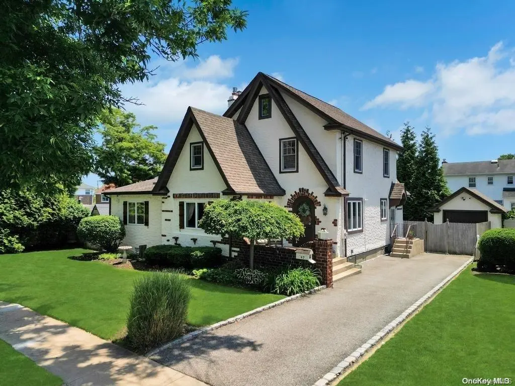 47 4th ST, Hicksville, NY 11801
