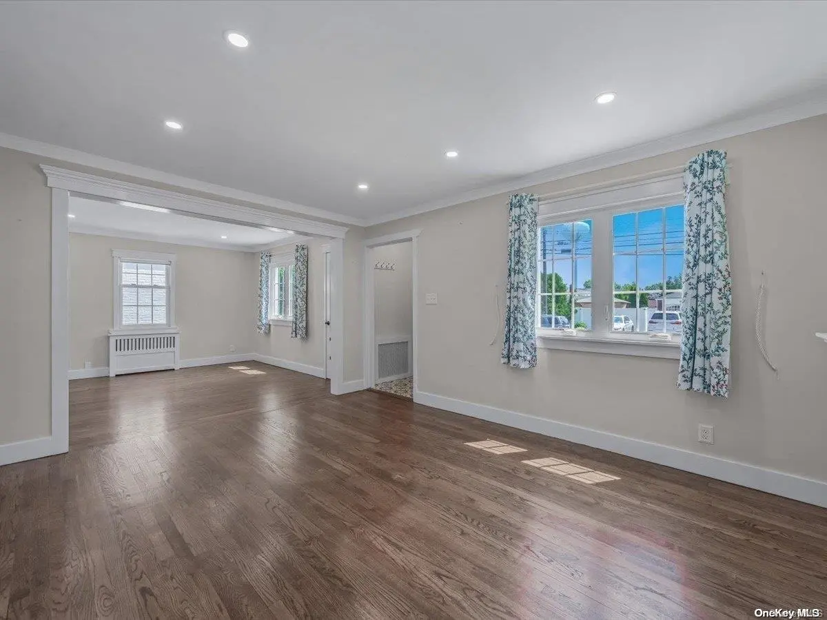 119 Goldenrod AVE, Franklin Square, NY 11010