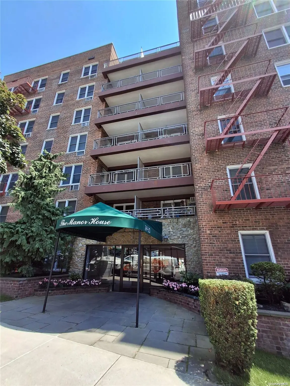 241-20 Northern BLVD #4N, Douglaston, NY 11362