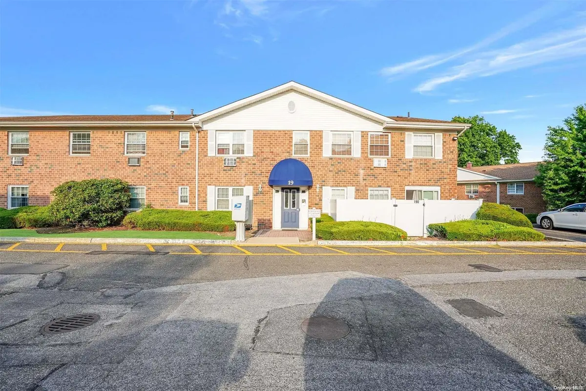 460 Old Town Road #19G, Port Jefferson Station, NY 11776