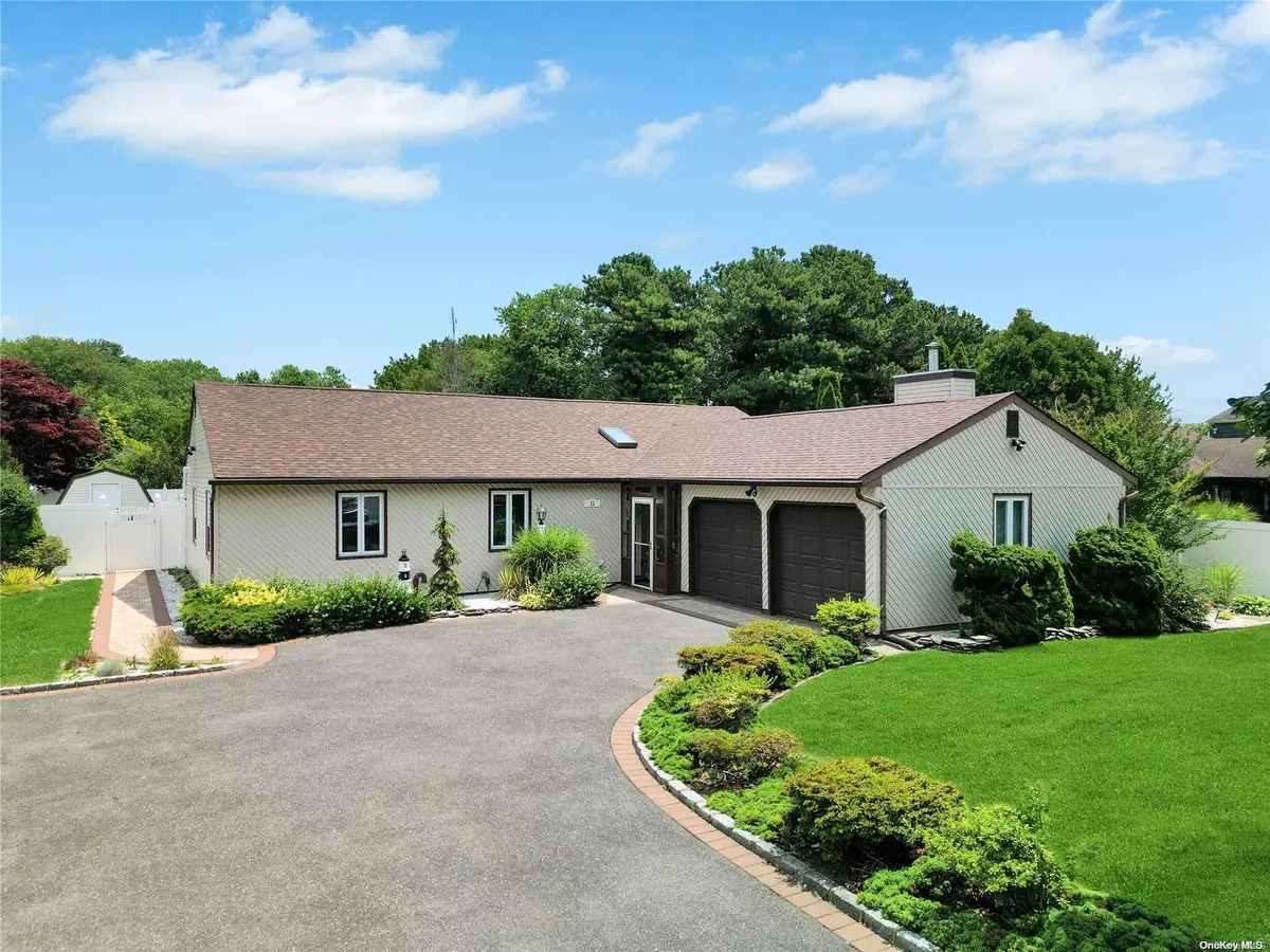31 Frost Valley DR, East Patchogue, NY 11772