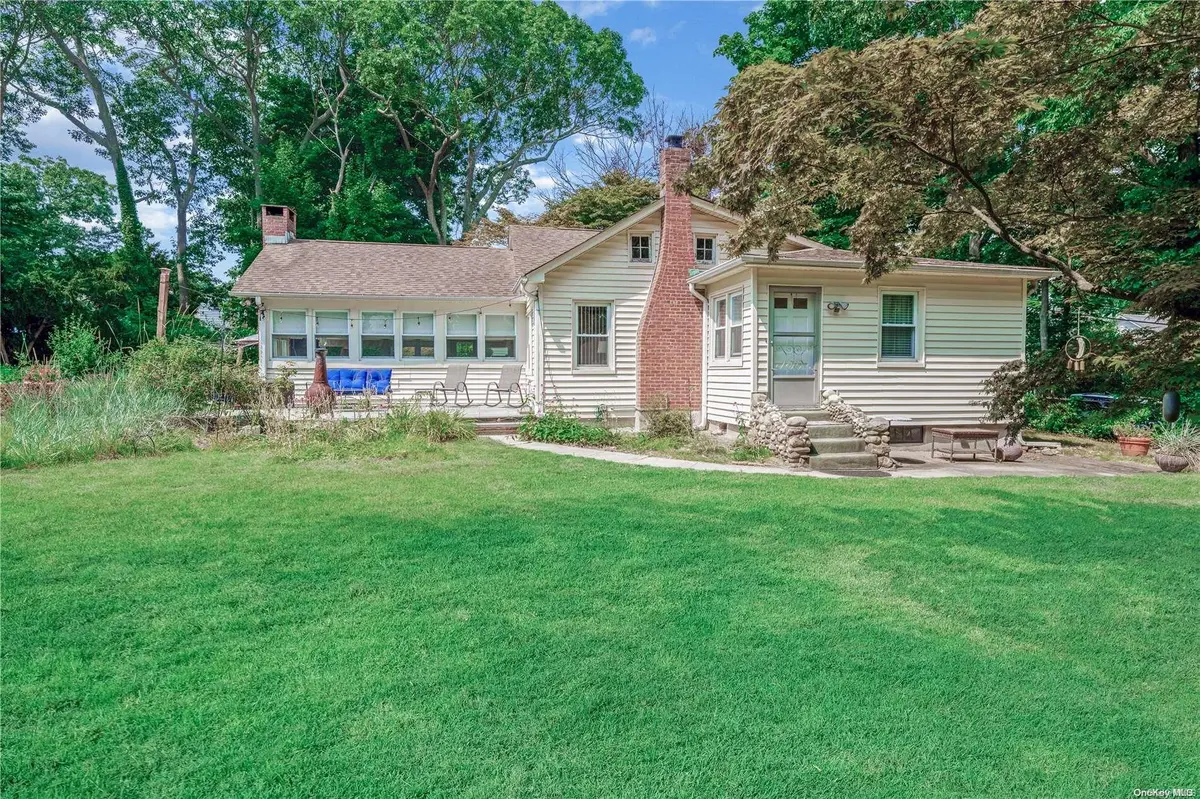 432 Harrison DR, Centerport, NY 11721