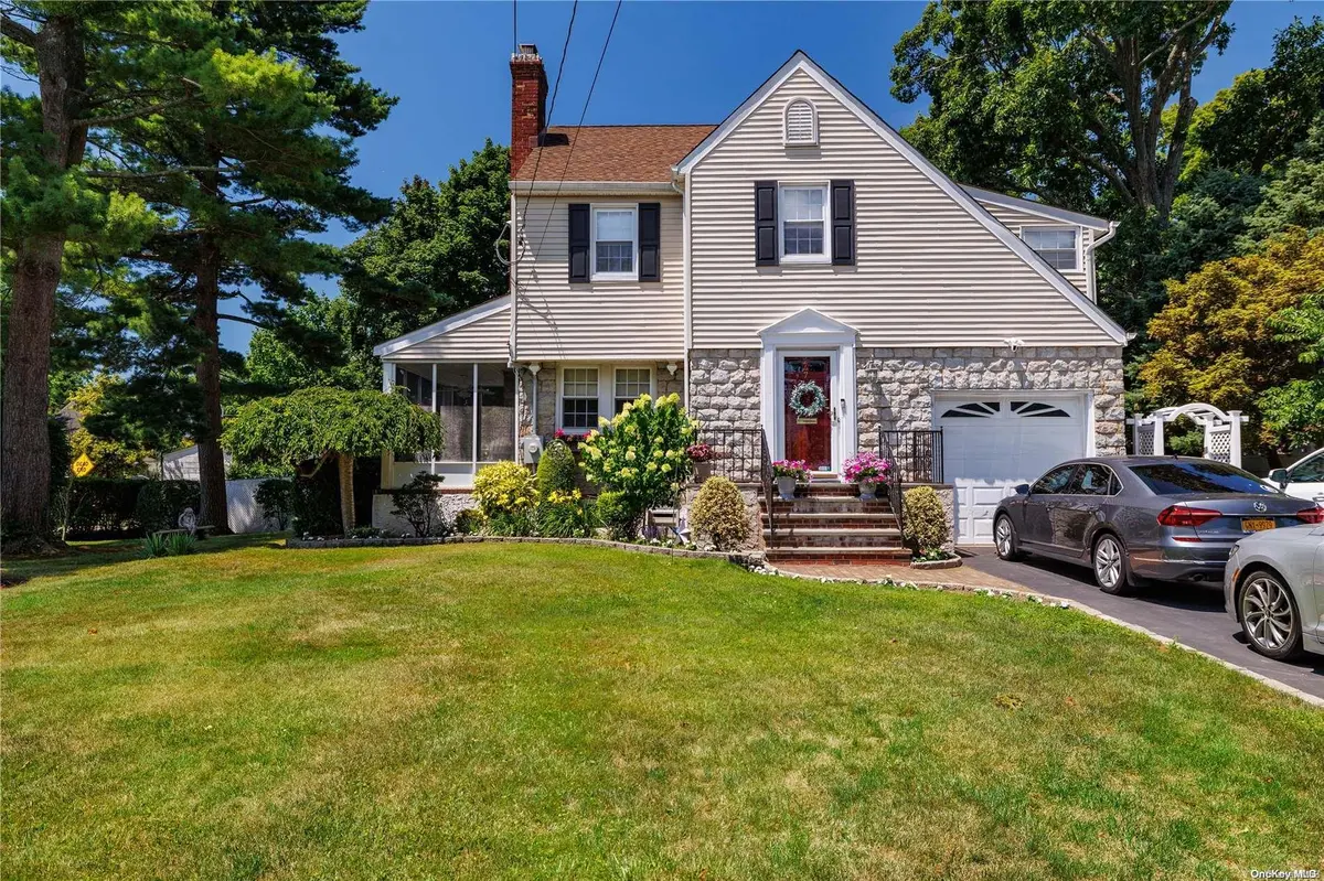 247 Kensington RD, Lynbrook, NY 11563