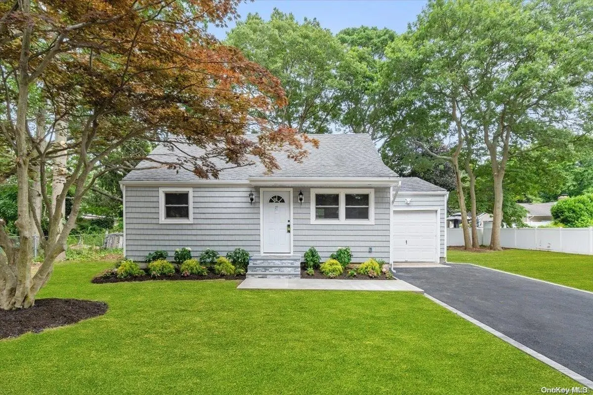 167 Mount Vernon AVE, Medford, NY 11763