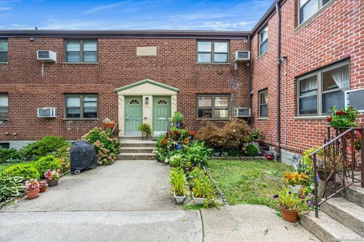 245-03 62nd AVE #1st, Douglaston, NY 11362
