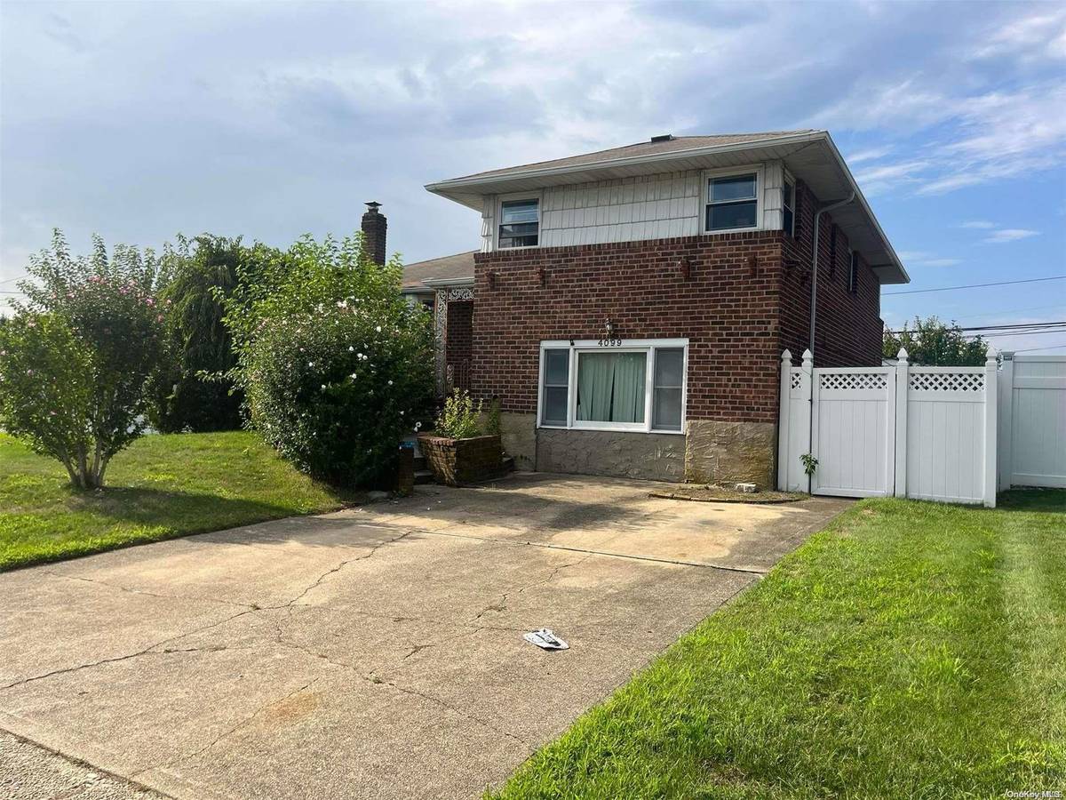4099 Meadow LN, Seaford, NY 11783