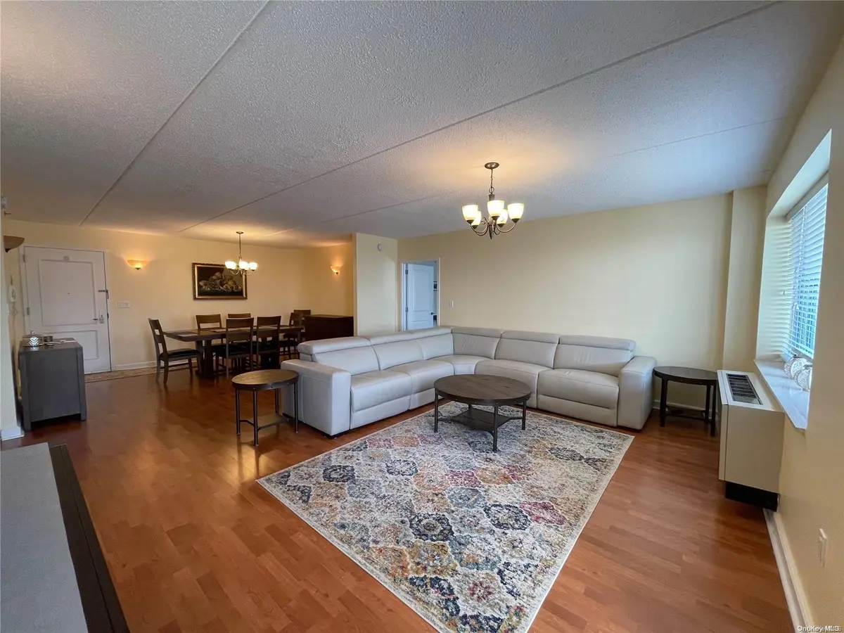 136 Beach 117th St #308, Rockaway Park, NY 11694