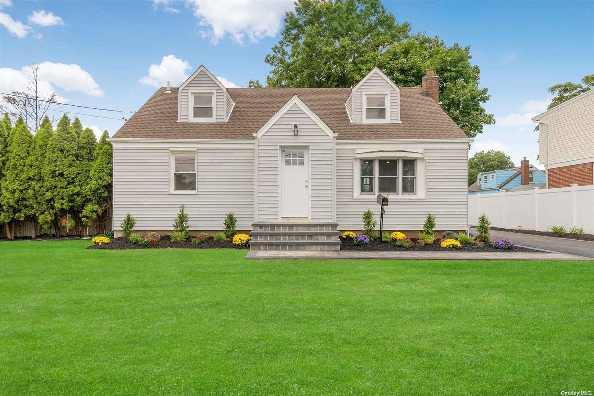 420 Maple AVE, Uniondale, NY 11553
