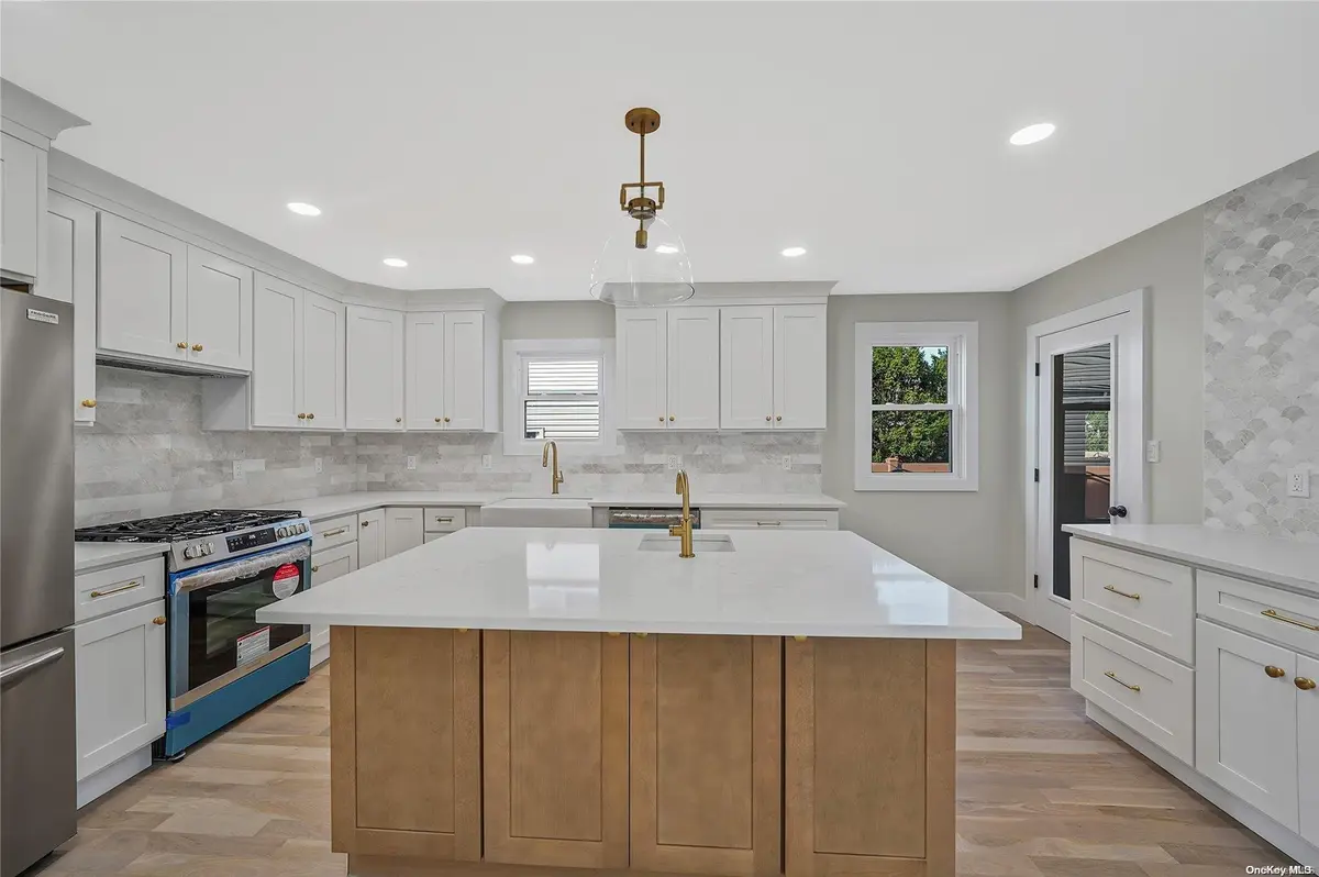 2283 Westlake, Oceanside, NY 11572