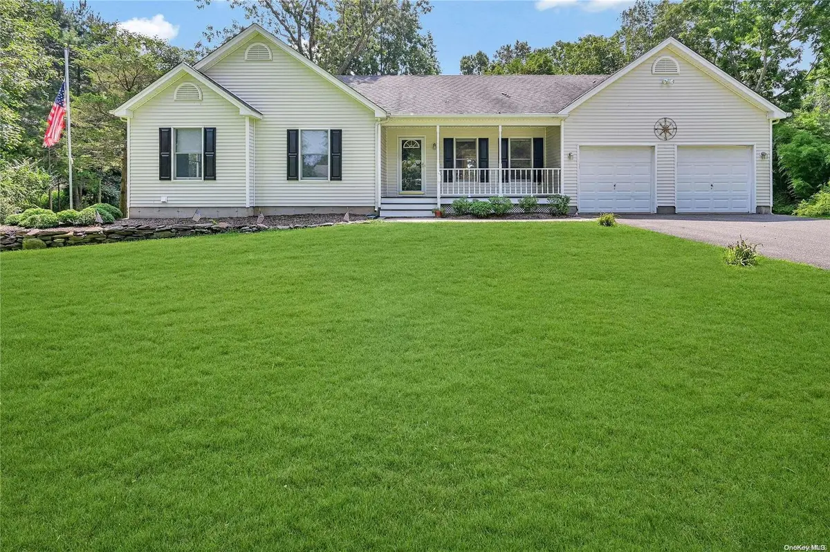 810 Greenfields LN, Southold, NY 11971