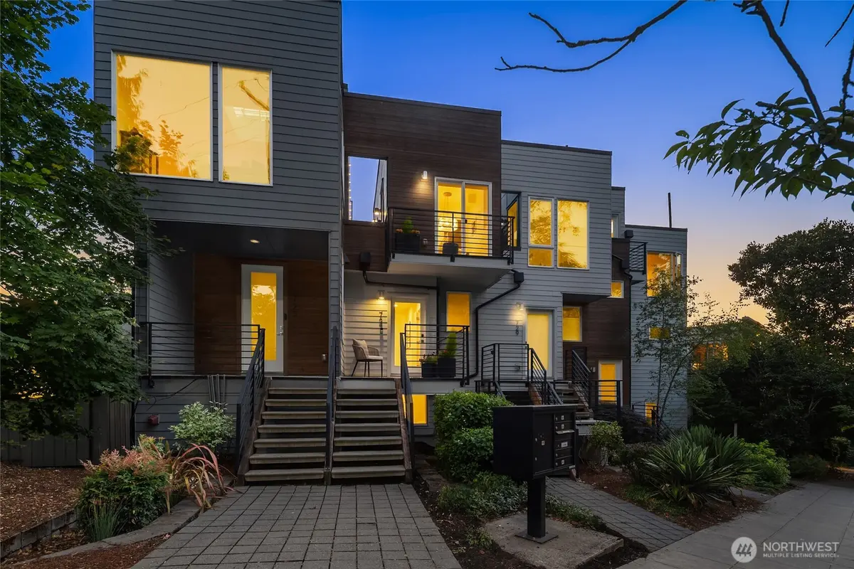 727 Belmont AVE E, Seattle, WA 98102