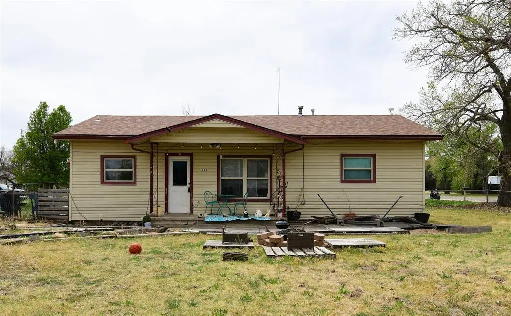 121 W 3rd ST, Fargo, OK 73840