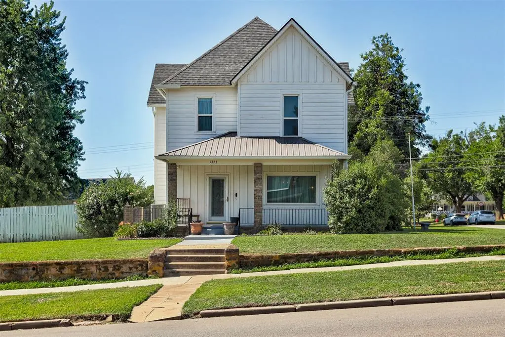 1323 W Noble AVE, Guthrie, OK 73044