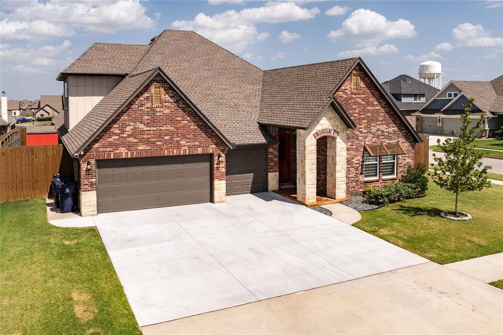 300 Bray LN, Yukon, OK 73099