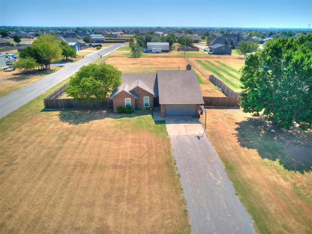 524 NE Antelope ST, Piedmont, OK 73078