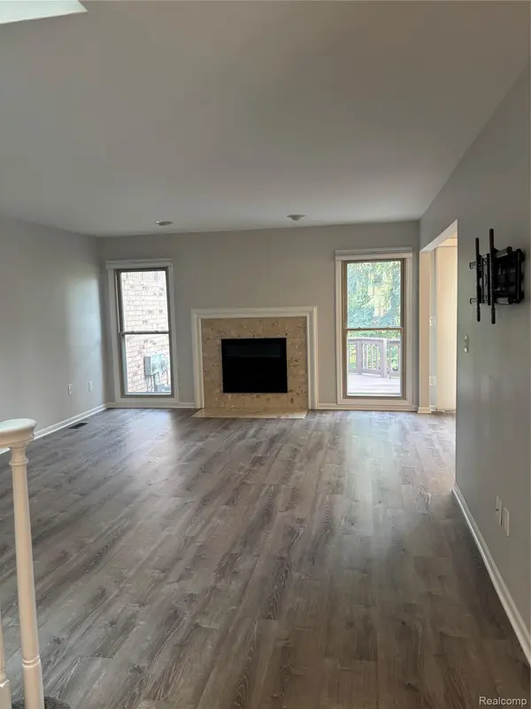 49370 Mayflower CT #55, Shelby Charter Township, MI 48315