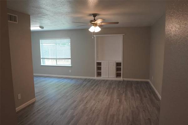 6754 Trail Lake Drive #B, Fort Worth, TX 76133