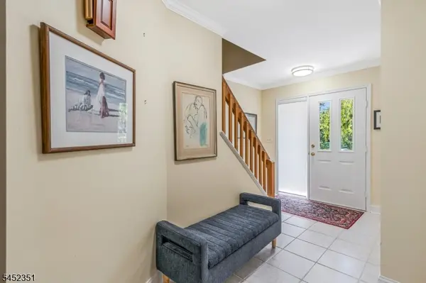 26 Maple Ct, Raritan Twp., NJ 08822