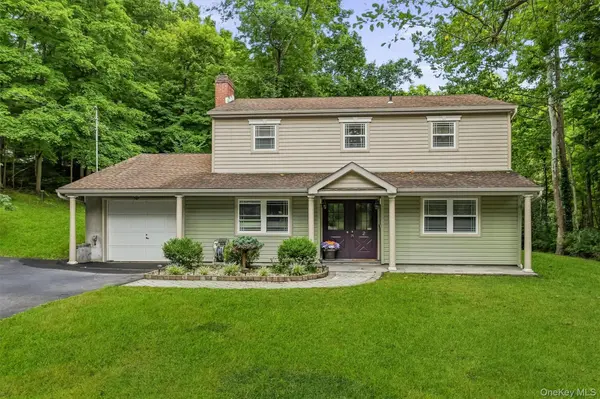 2 Lilac Hill RD, New Windsor, NY 12553