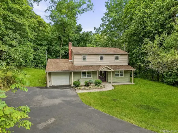 2 Lilac Hill RD, New Windsor, NY 12553