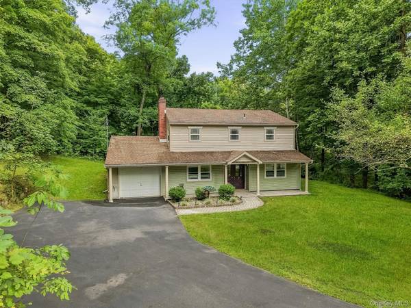 2 Lilac Hill RD, New Windsor, NY 12553