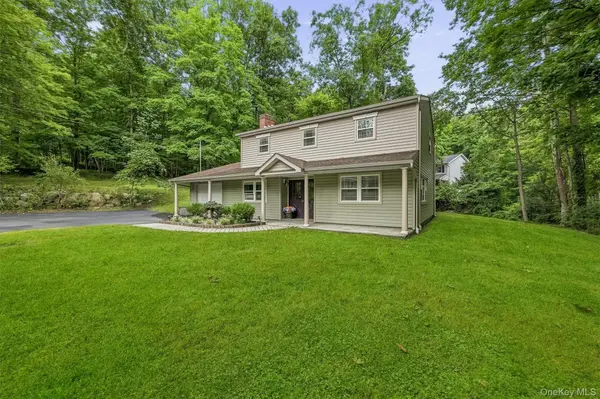 2 Lilac Hill RD, New Windsor, NY 12553