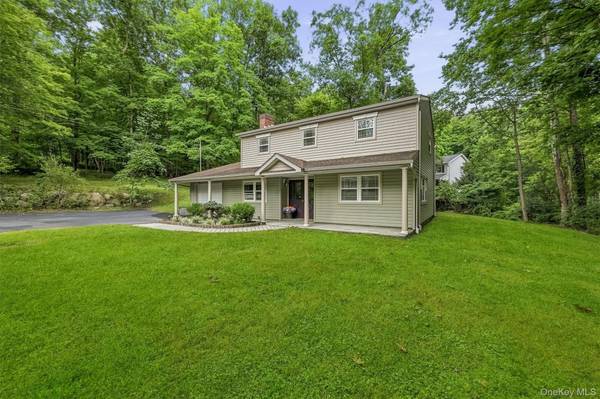 2 Lilac Hill RD, New Windsor, NY 12553