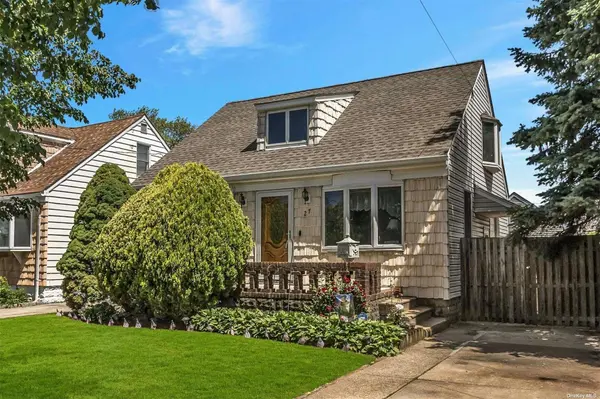 27 Morris Pkwy, Valley Stream, NY 11580
