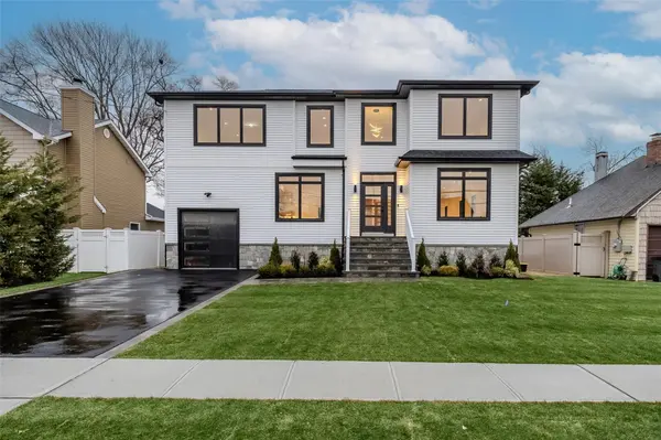 2201 Larch ST, Wantagh, NY 11793