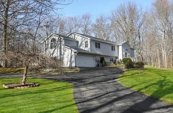 42 Oak Ridge CIR, Mahopac, NY 10541