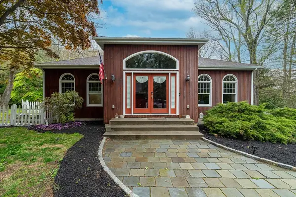 12 Lainos PL, Mahopac, NY 10541